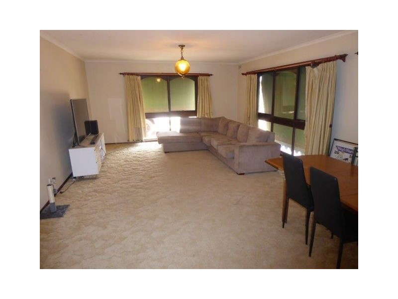 12 Walker Street, Donald VIC 3480