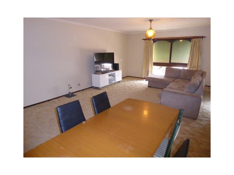 12 Walker Street, Donald VIC 3480