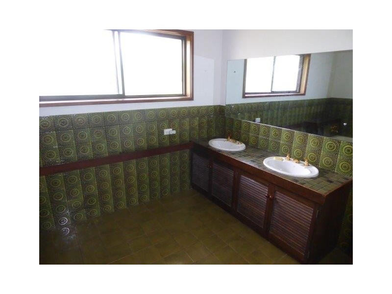 12 Walker Street, Donald VIC 3480