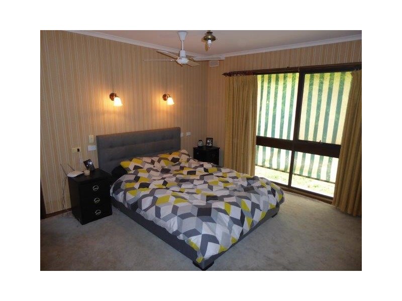 12 Walker Street, Donald VIC 3480