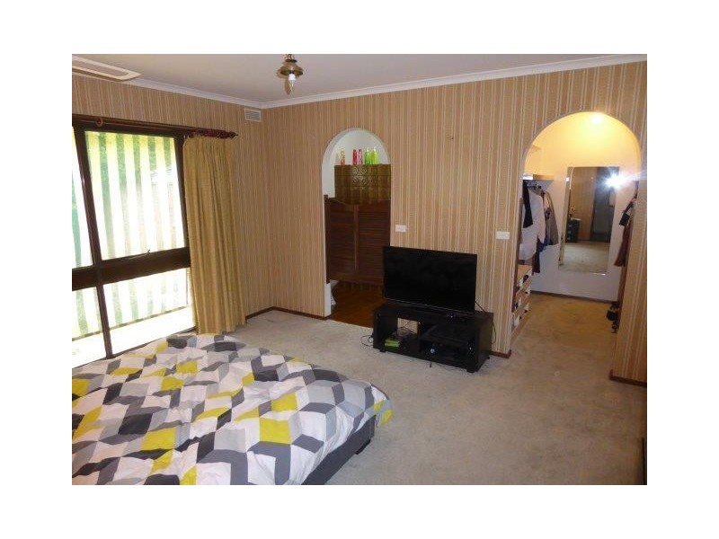 12 Walker Street, Donald VIC 3480