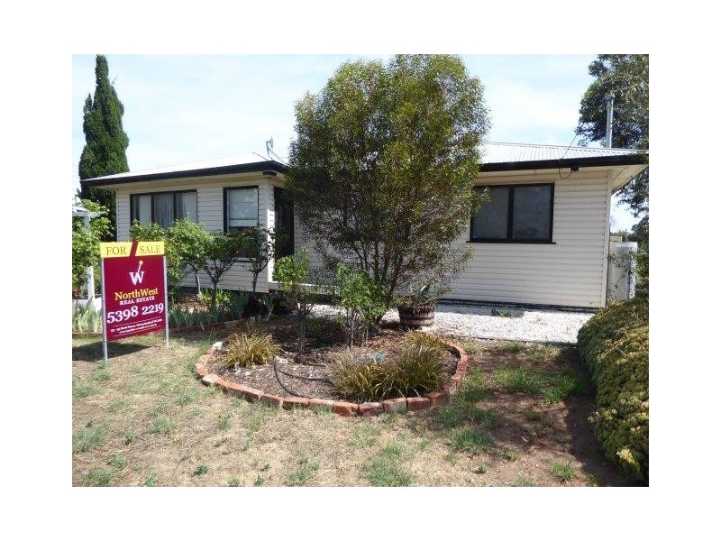 38 Gardiner Street, Warracknabeal VIC 3393