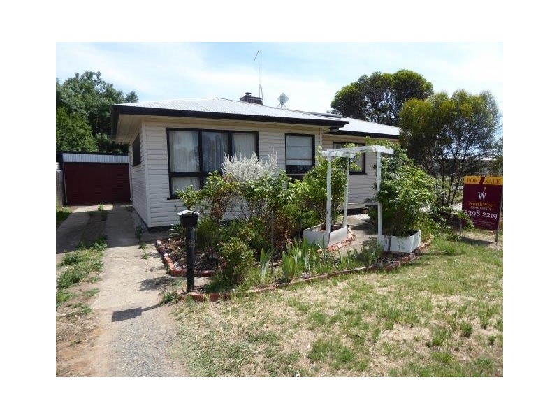 38 Gardiner Street, Warracknabeal VIC 3393