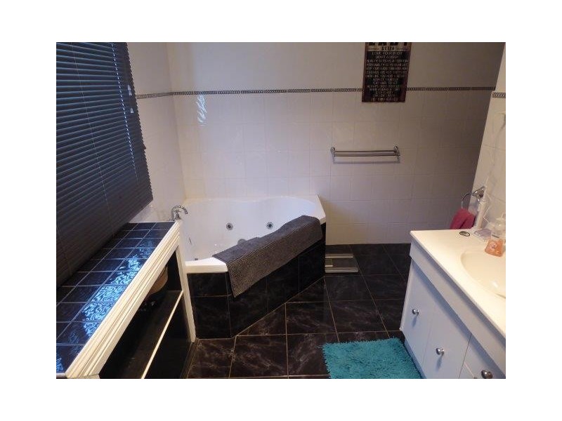 38 Gardiner Street, Warracknabeal VIC 3393