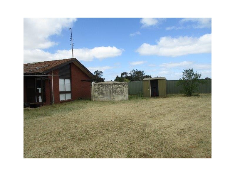 11 Ray Court, Donald VIC 3480