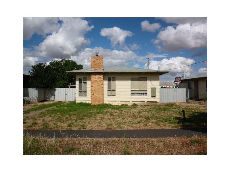 15 Clifford Street, Warracknabeal VIC 3393