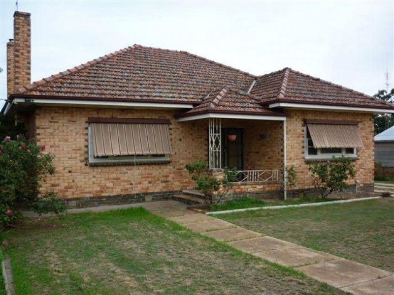 8 Jamouneau Street, Warracknabeal VIC 3393