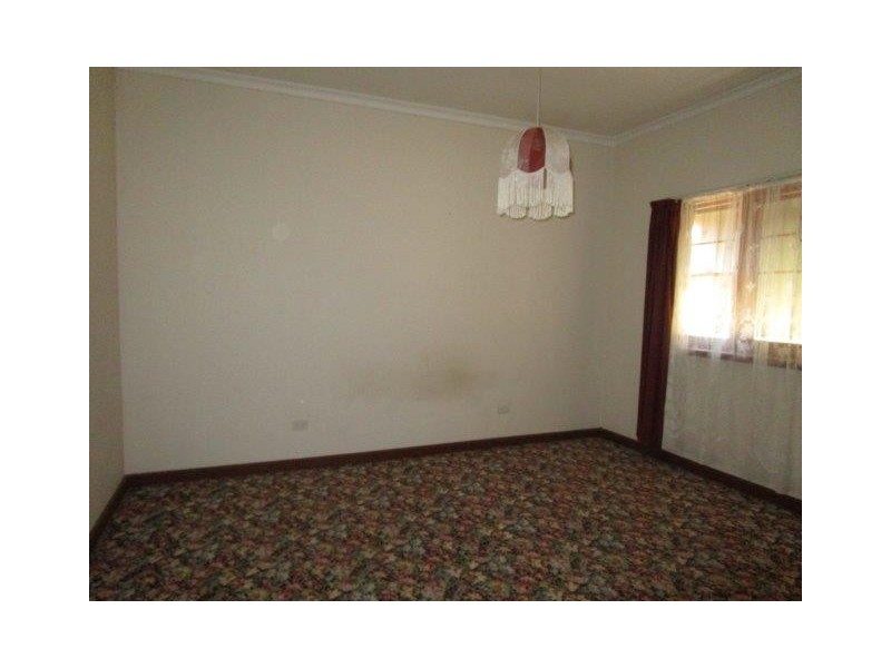 8 Jamouneau Street, Warracknabeal VIC 3393