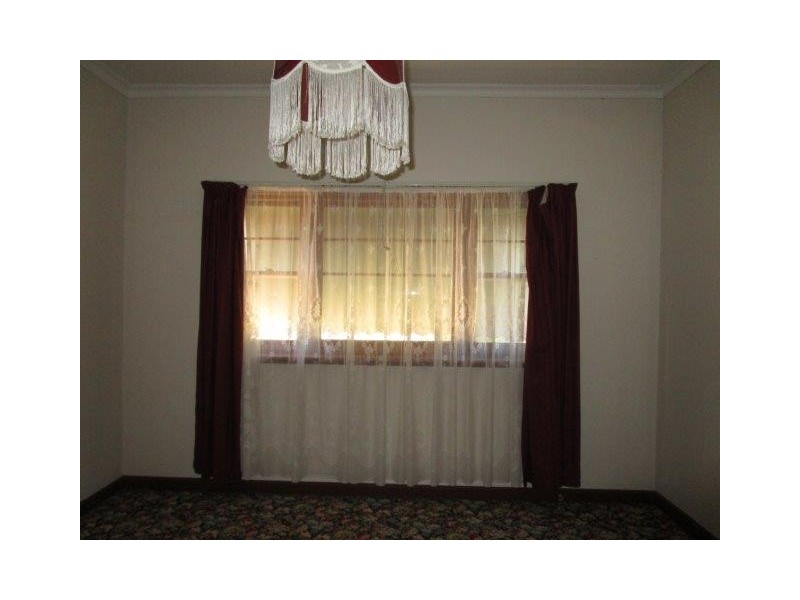 8 Jamouneau Street, Warracknabeal VIC 3393