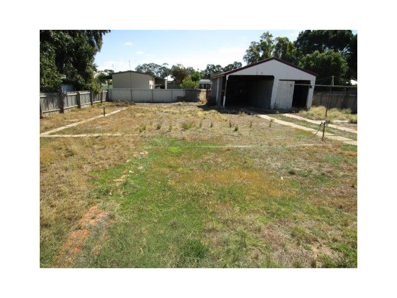 8 Jamouneau Street, Warracknabeal VIC 3393
