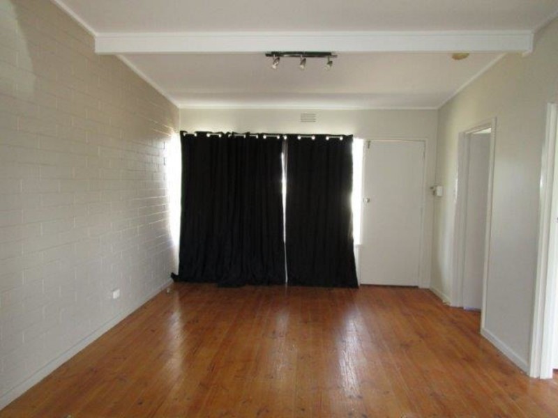 1/9 Camp Street, Donald VIC 3480