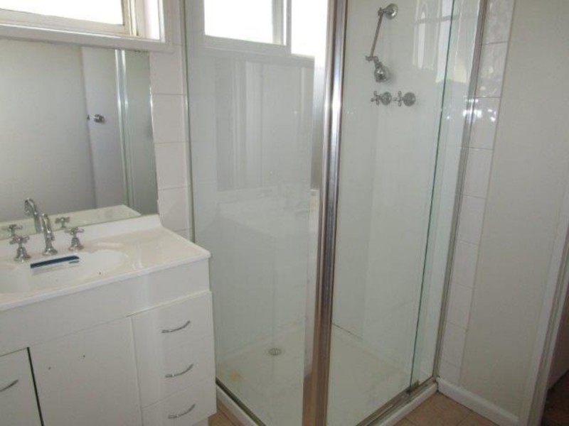 1/9 Camp Street, Donald VIC 3480