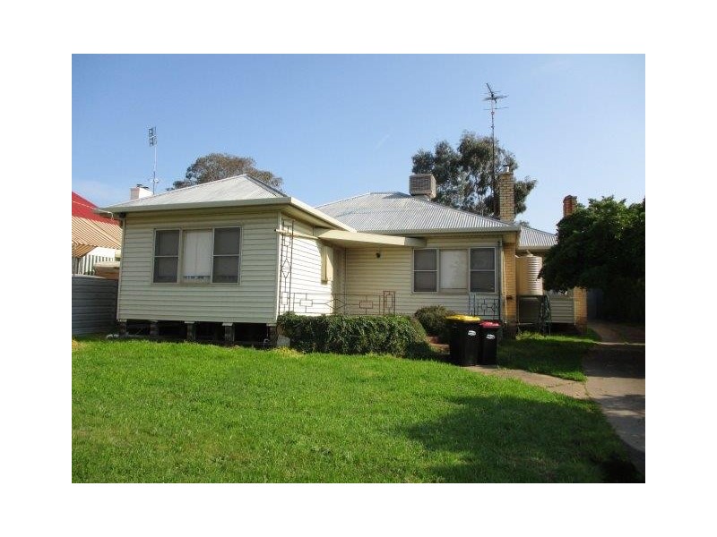 14 Raglan Street, St Arnaud VIC 3478