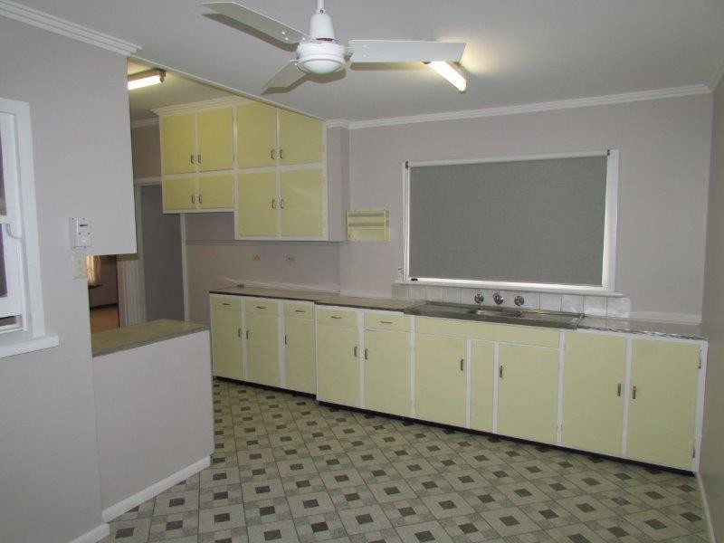 14 Alamein Avenue, Warracknabeal VIC 3393