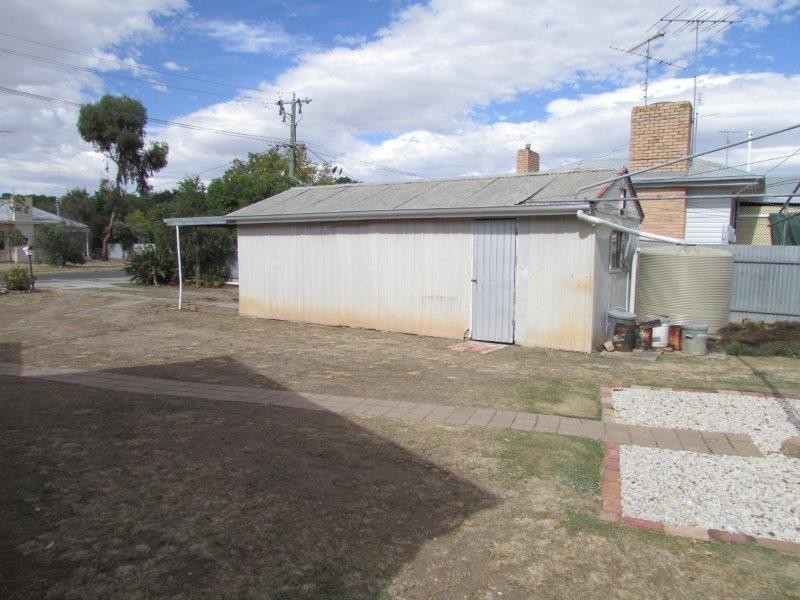 14 Alamein Avenue, Warracknabeal VIC 3393