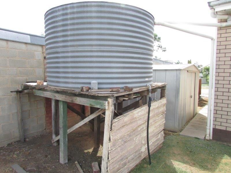 14 Alamein Avenue, Warracknabeal VIC 3393