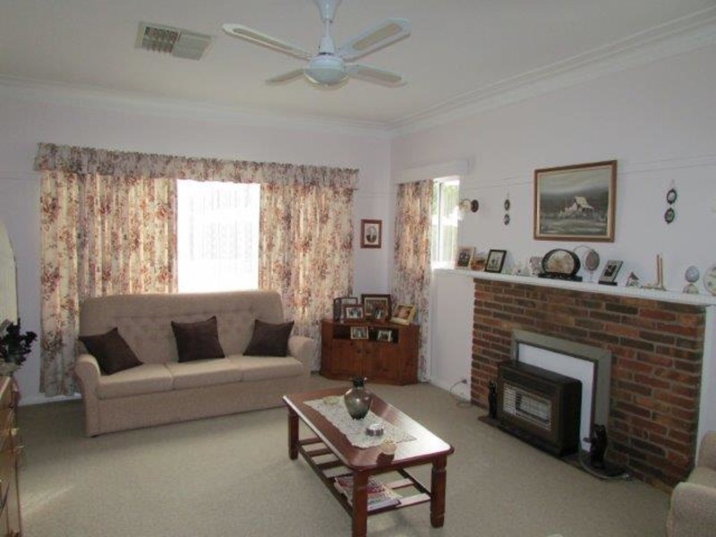 2 Kokoda Avenue, Warracknabeal VIC 3393