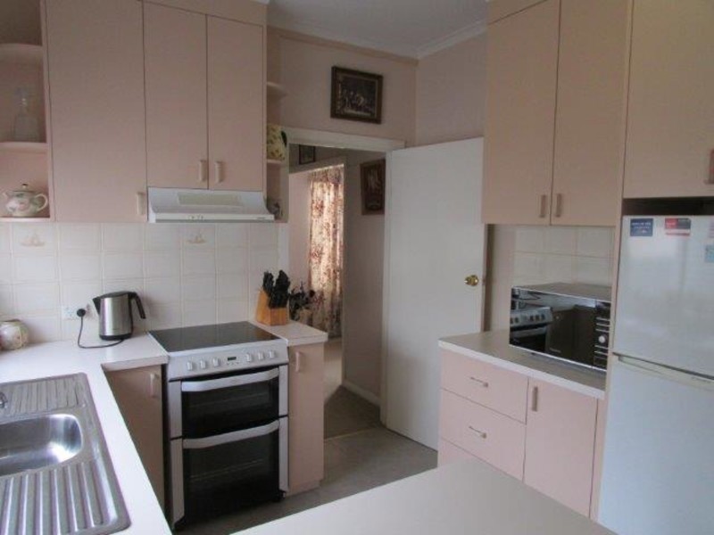 2 Kokoda Avenue, Warracknabeal VIC 3393