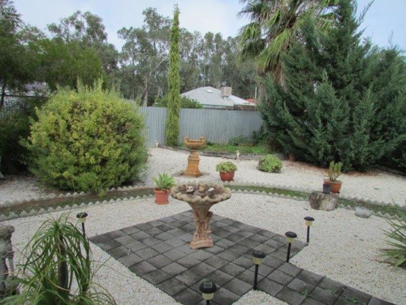 2 Kokoda Avenue, Warracknabeal VIC 3393