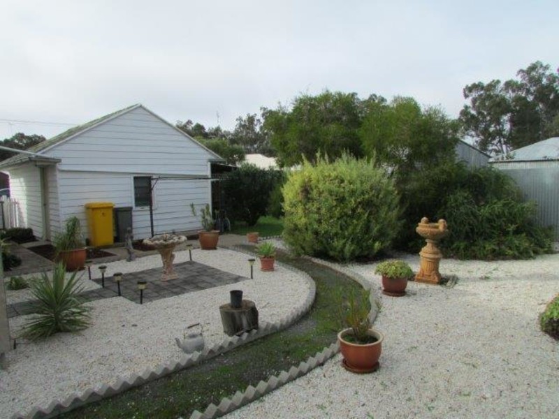 2 Kokoda Avenue, Warracknabeal VIC 3393