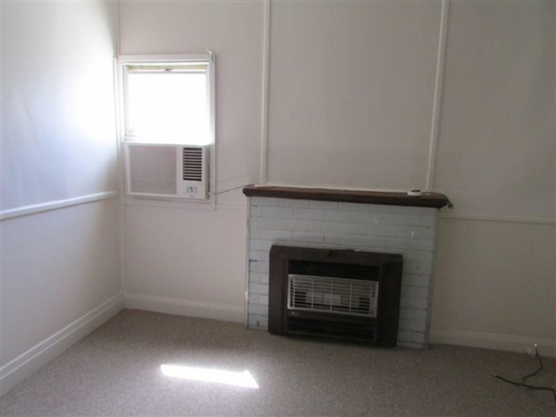 8 Myall Street, Woomelang VIC 3485