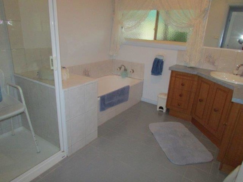 3 Burma Avenue, Warracknabeal VIC 3393