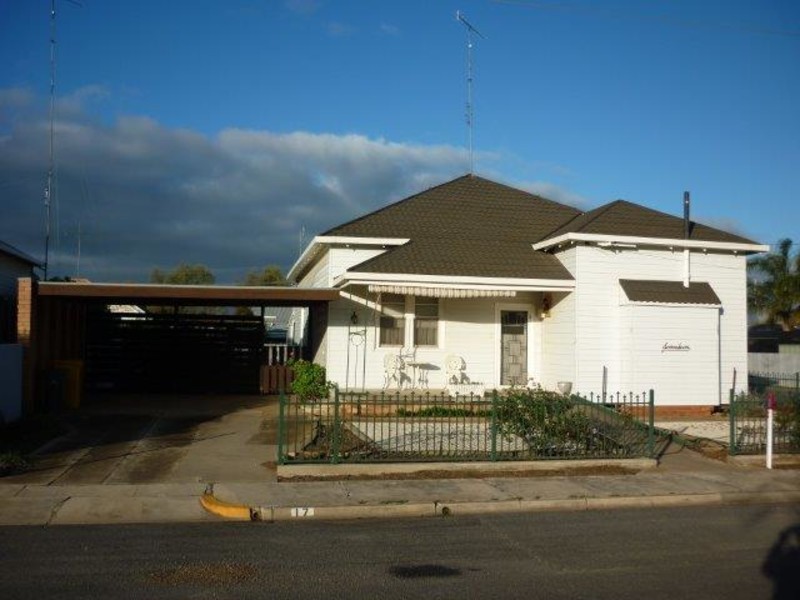 17 Campbell Street, Warracknabeal VIC 3393