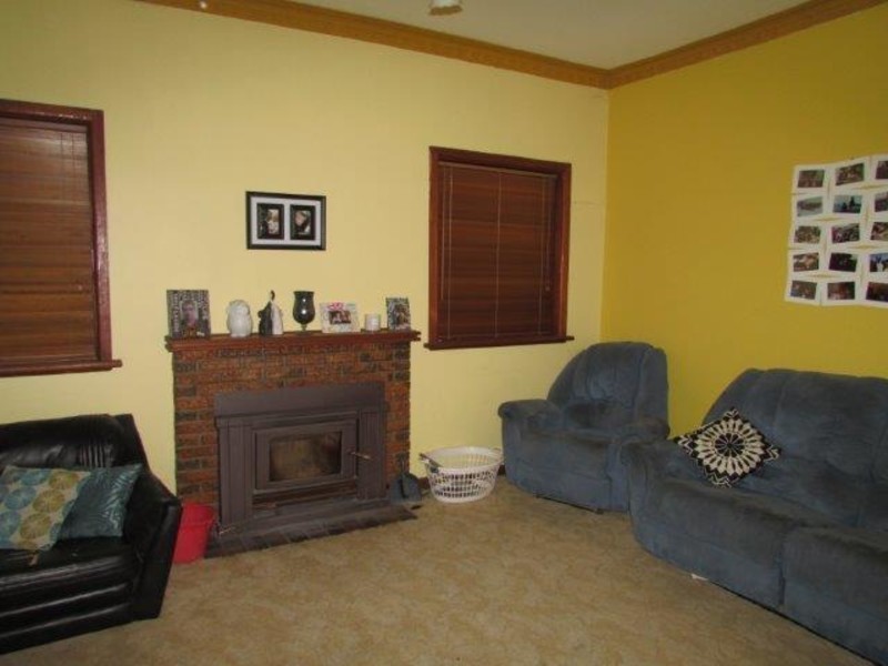 8 Jamouneau Street, Warracknabeal VIC 3393