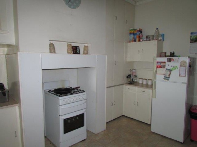 8 Jamouneau Street, Warracknabeal VIC 3393