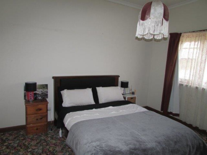 8 Jamouneau Street, Warracknabeal VIC 3393