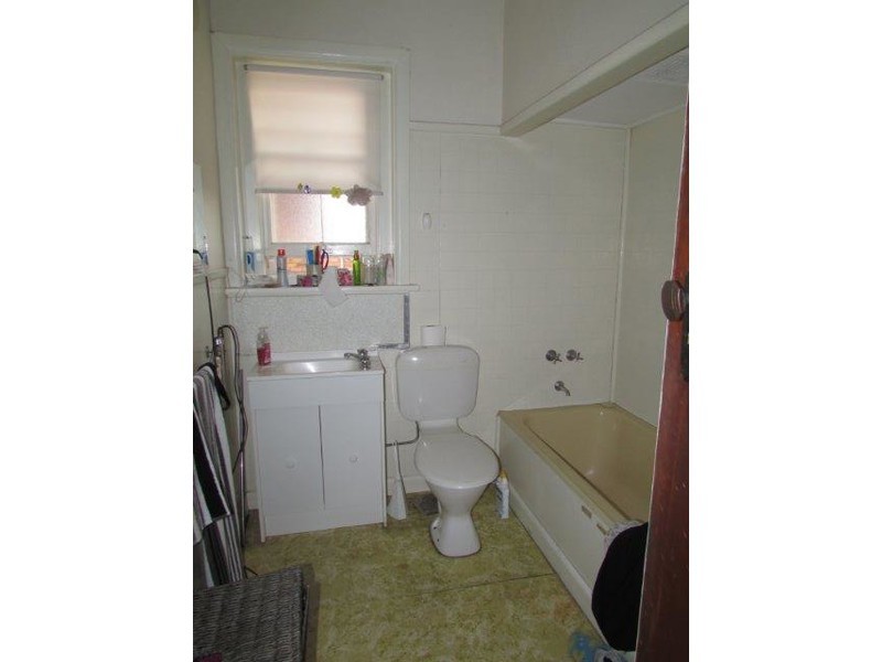 8 Jamouneau Street, Warracknabeal VIC 3393