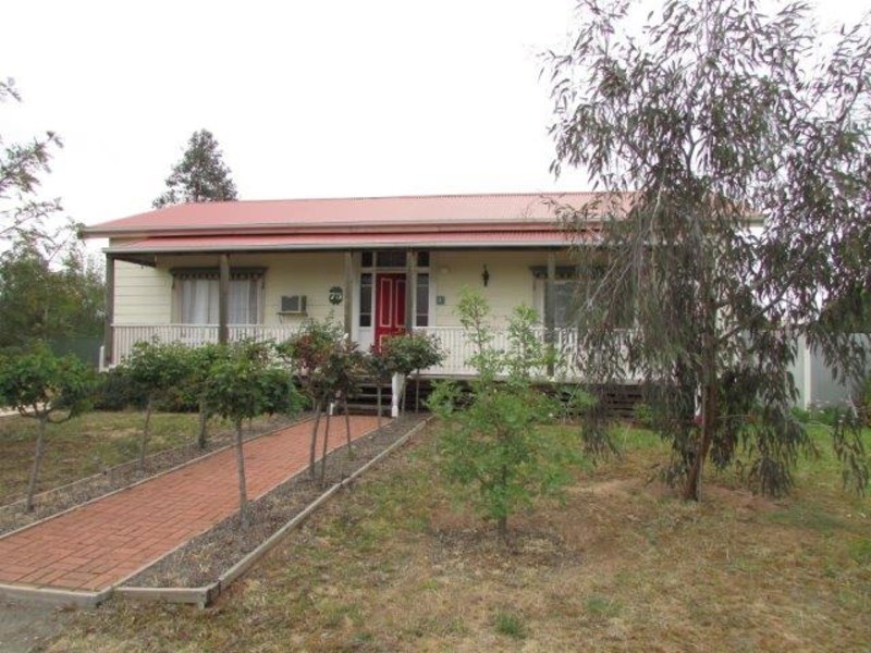 75 Molyneaux Street, Warracknabeal VIC 3393