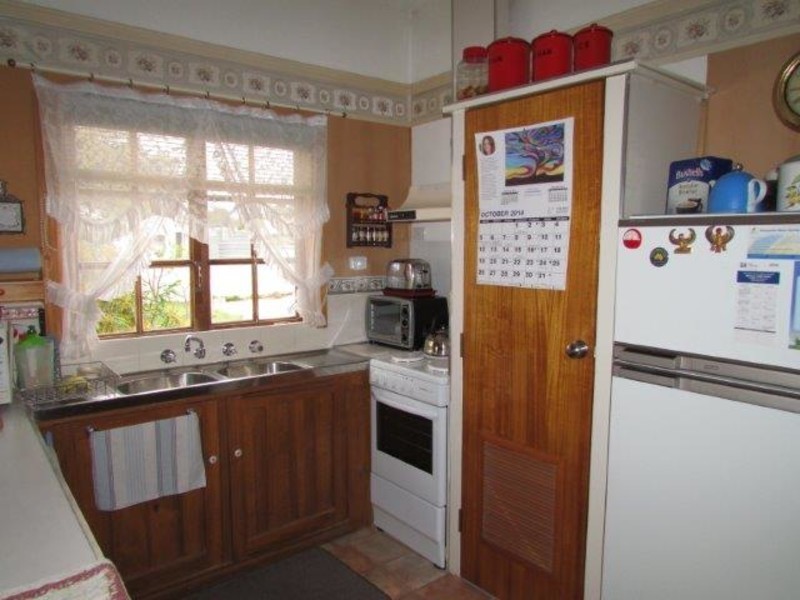 75 Molyneaux Street, Warracknabeal VIC 3393