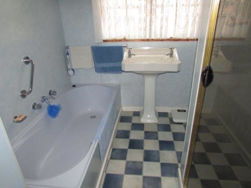 75 Molyneaux Street, Warracknabeal VIC 3393