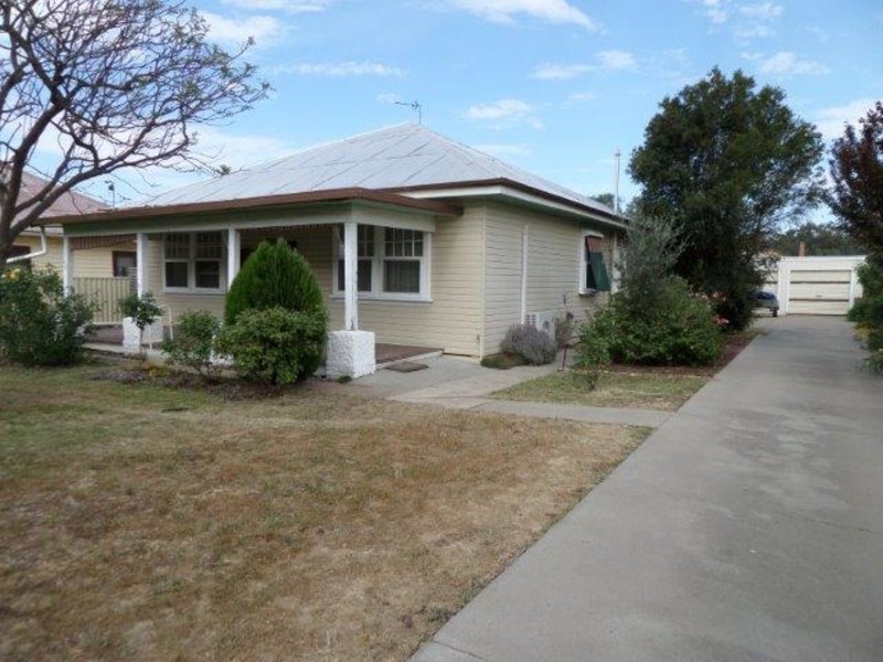 8 Molyneaux Street, Warracknabeal VIC 3393