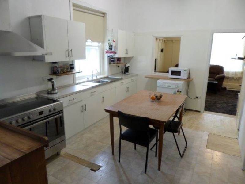 8 Molyneaux Street, Warracknabeal VIC 3393