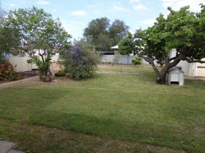 8 Molyneaux Street, Warracknabeal VIC 3393