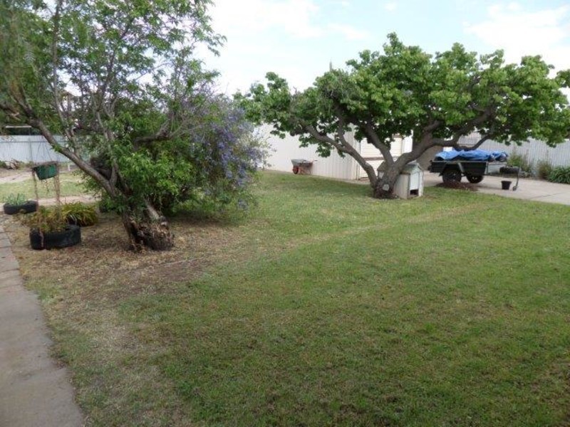 8 Molyneaux Street, Warracknabeal VIC 3393