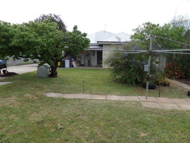 8 Molyneaux Street, Warracknabeal VIC 3393