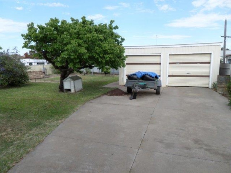 8 Molyneaux Street, Warracknabeal VIC 3393