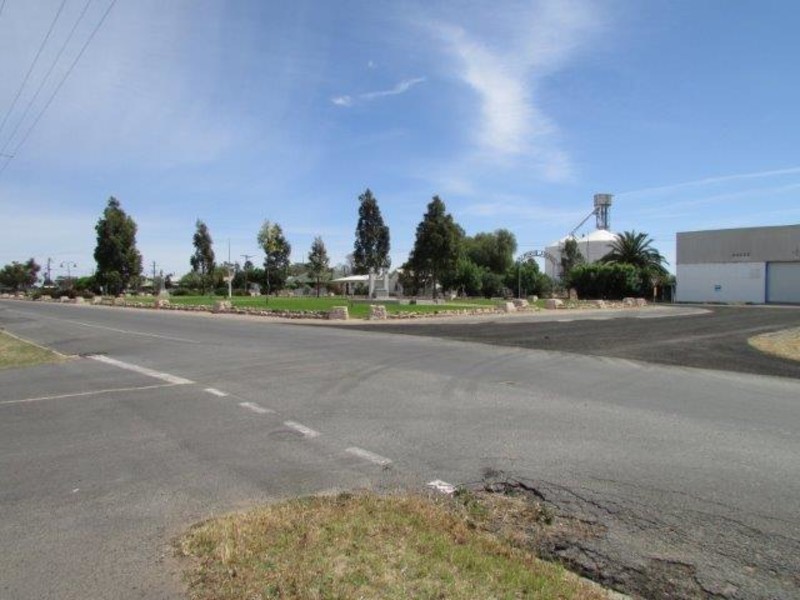 32 Broadway, Jeparit VIC 3423