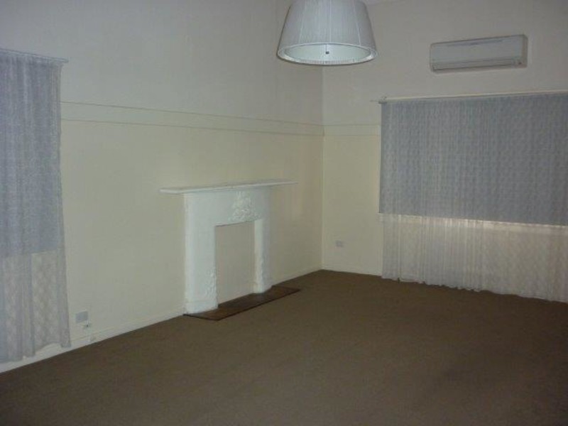 31 Molyneaux Street, Warracknabeal VIC 3393