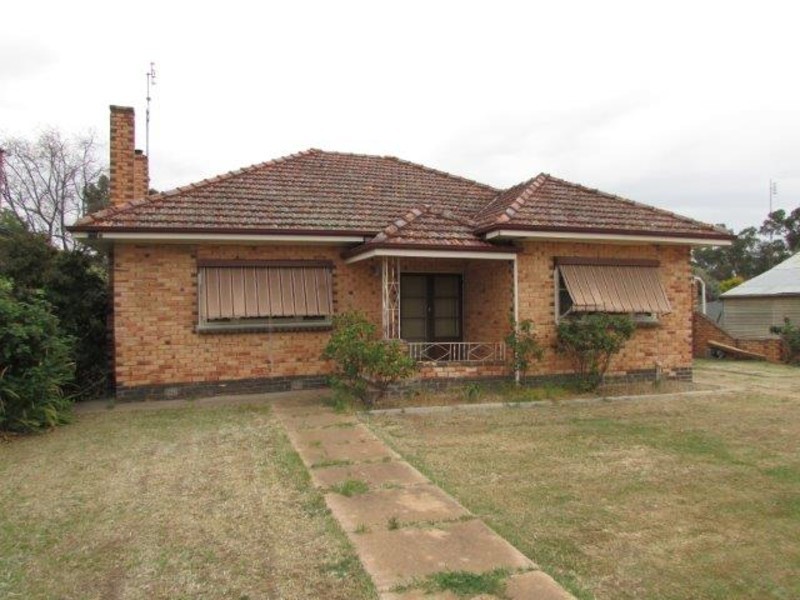 8 Jamouneau Street, Warracknabeal VIC 3393