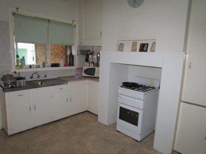 8 Jamouneau Street, Warracknabeal VIC 3393