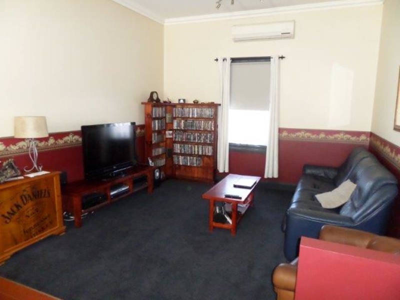 8 Wood Street, Warracknabeal VIC 3393