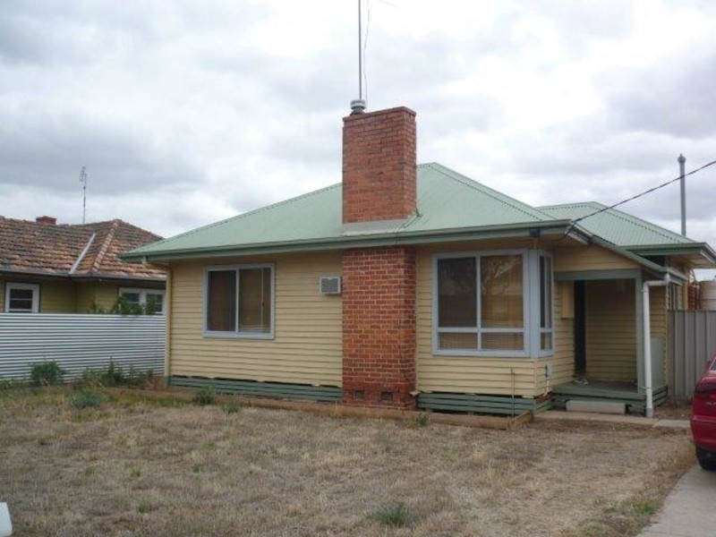 82 Jamouneau Street, Warracknabeal VIC 3393
