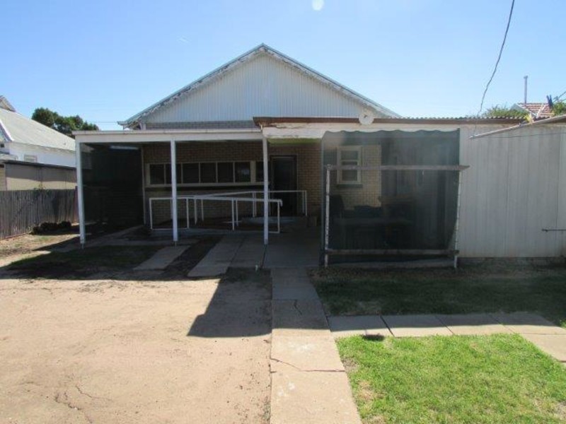 83 Jamouneau Street, Warracknabeal VIC 3393