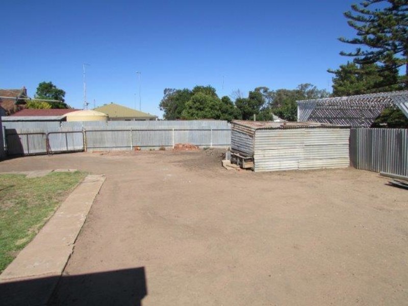 83 Jamouneau Street, Warracknabeal VIC 3393