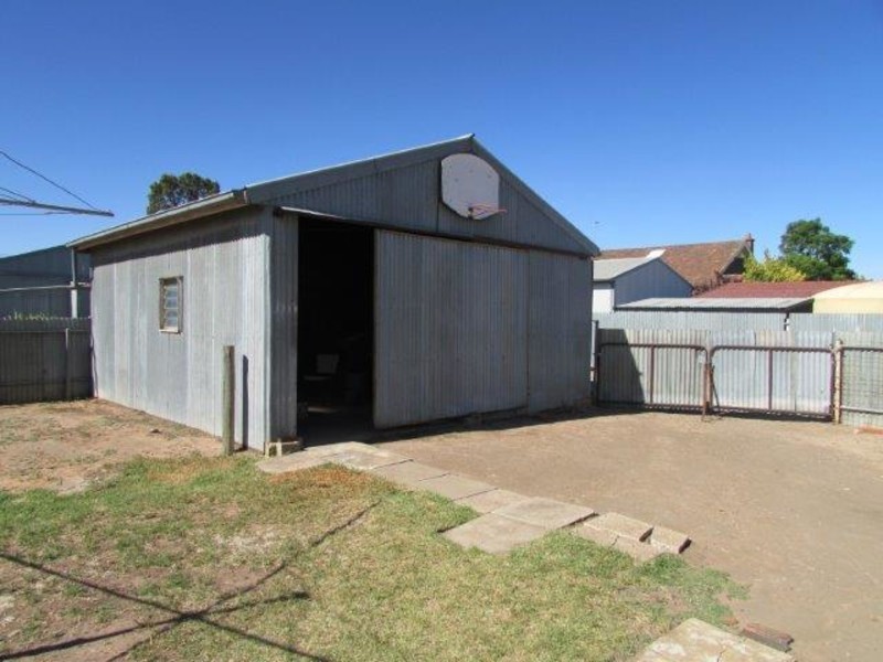 83 Jamouneau Street, Warracknabeal VIC 3393