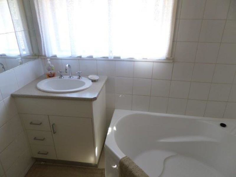 24 Dimboola Road, Warracknabeal VIC 3393